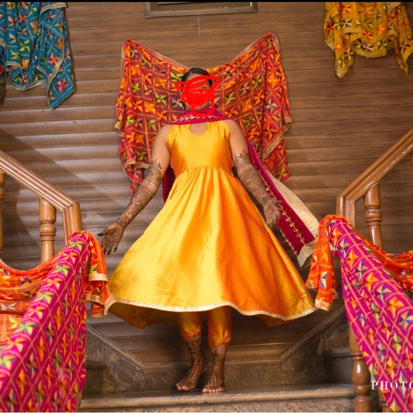 Mehendi Outfit - Picture 2 of 4